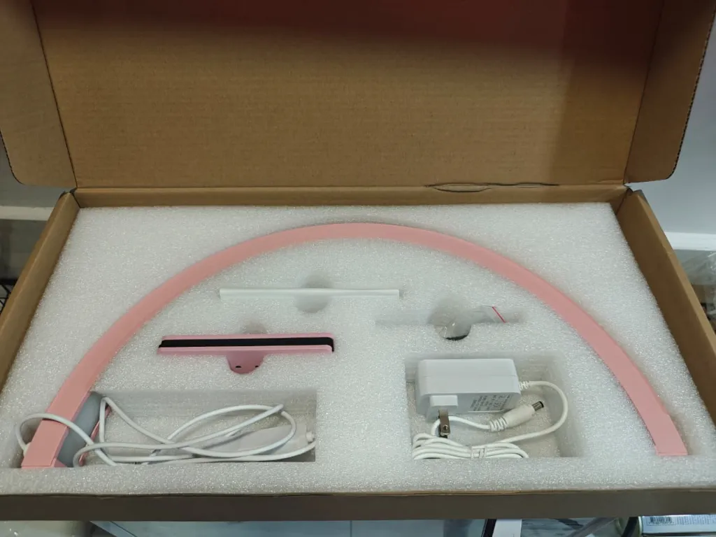 Lampara media luna de mesa_2.webp